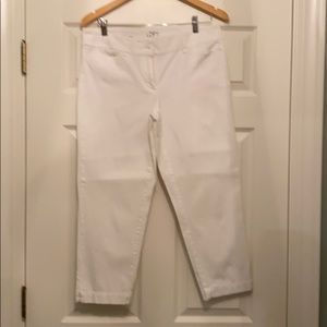 Ann Taylor Loft White Original Crop size 6